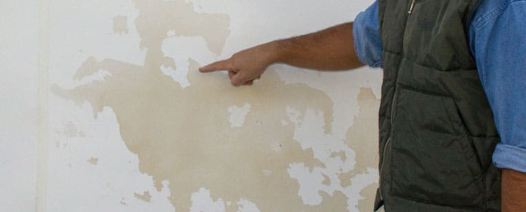 Wandabdichtung von außen, Wasser auf Wand